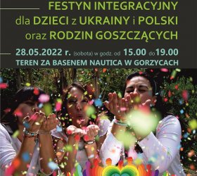 na plakacie: dzieci